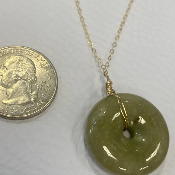 New Genuine jade Burma donut pendant necklace - Picture 4 of 4